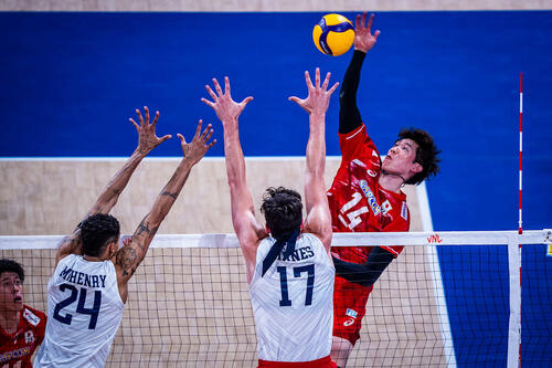 バレーボール・ネーションズリーグ(VNL)男子日本代表、米国戦(C)Volleyball World