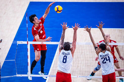 バレーボール・ネーションズリーグ(VNL)男子日本代表、米国戦(C)Volleyball World