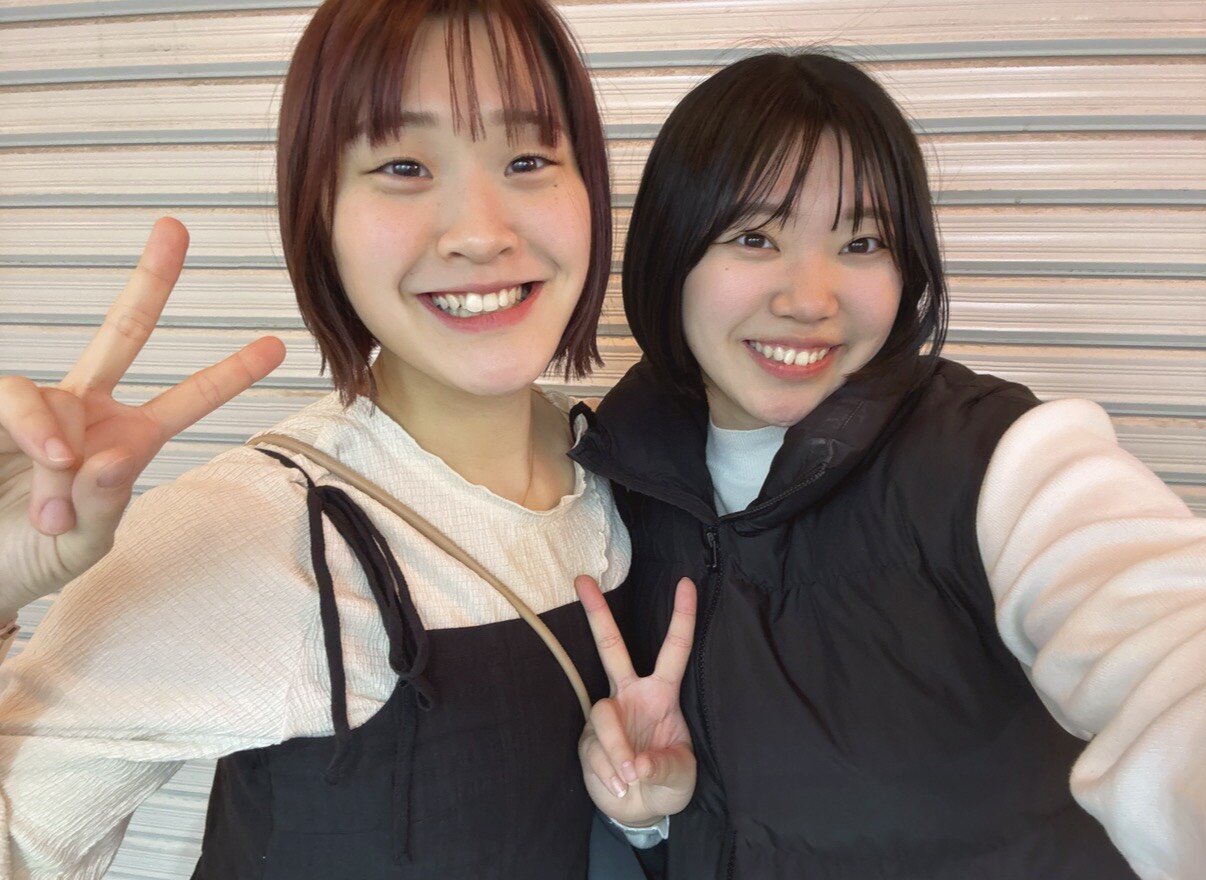 アルテミス北海道久保花音連載用写真　久保（左）とチームメートの榎園紗和（右）