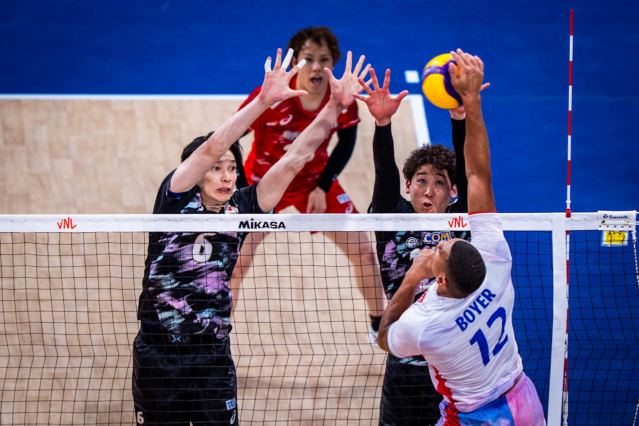 バレーボール・ネーションズリーグ　日本－フランス（C）Volleyball World