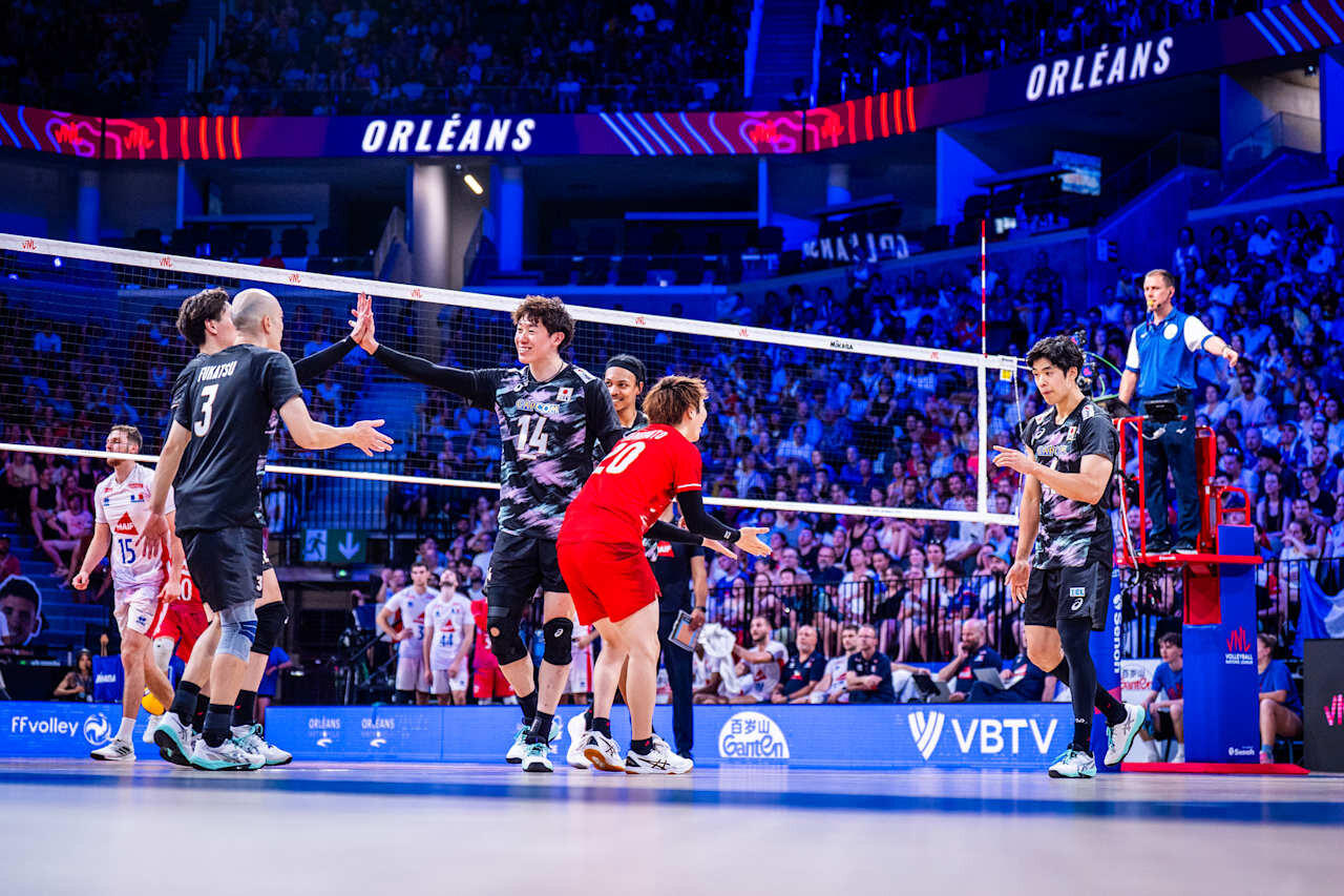 バレーボール・ネーションズリーグ　日本－フランス（C）Volleyball World