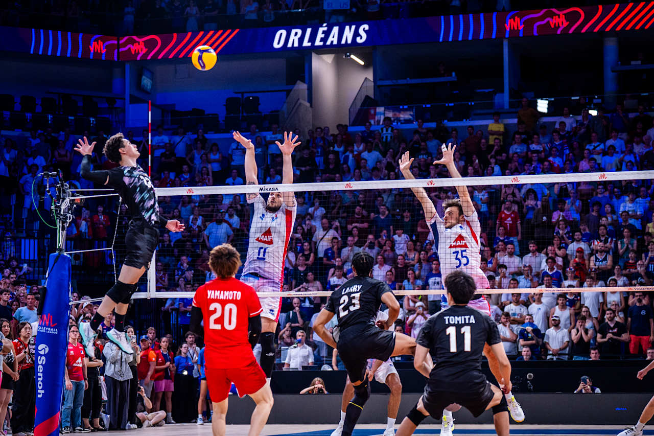 バレーボール・ネーションズリーグ　日本－フランス（C）Volleyball World