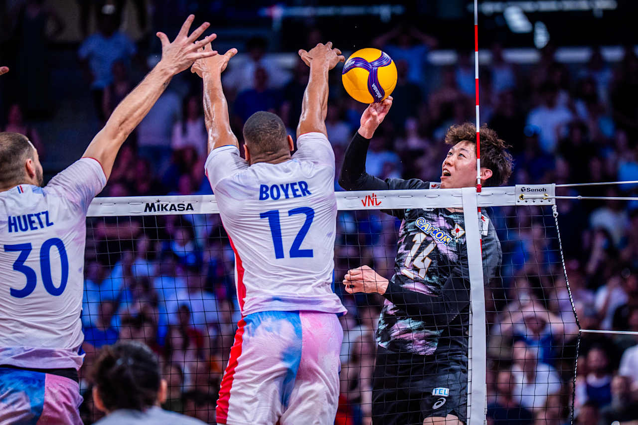 バレーボール・ネーションズリーグ　日本－フランス（C）Volleyball World