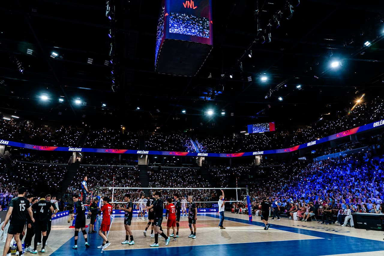 バレーボール・ネーションズリーグ　日本－フランス（C）Volleyball World