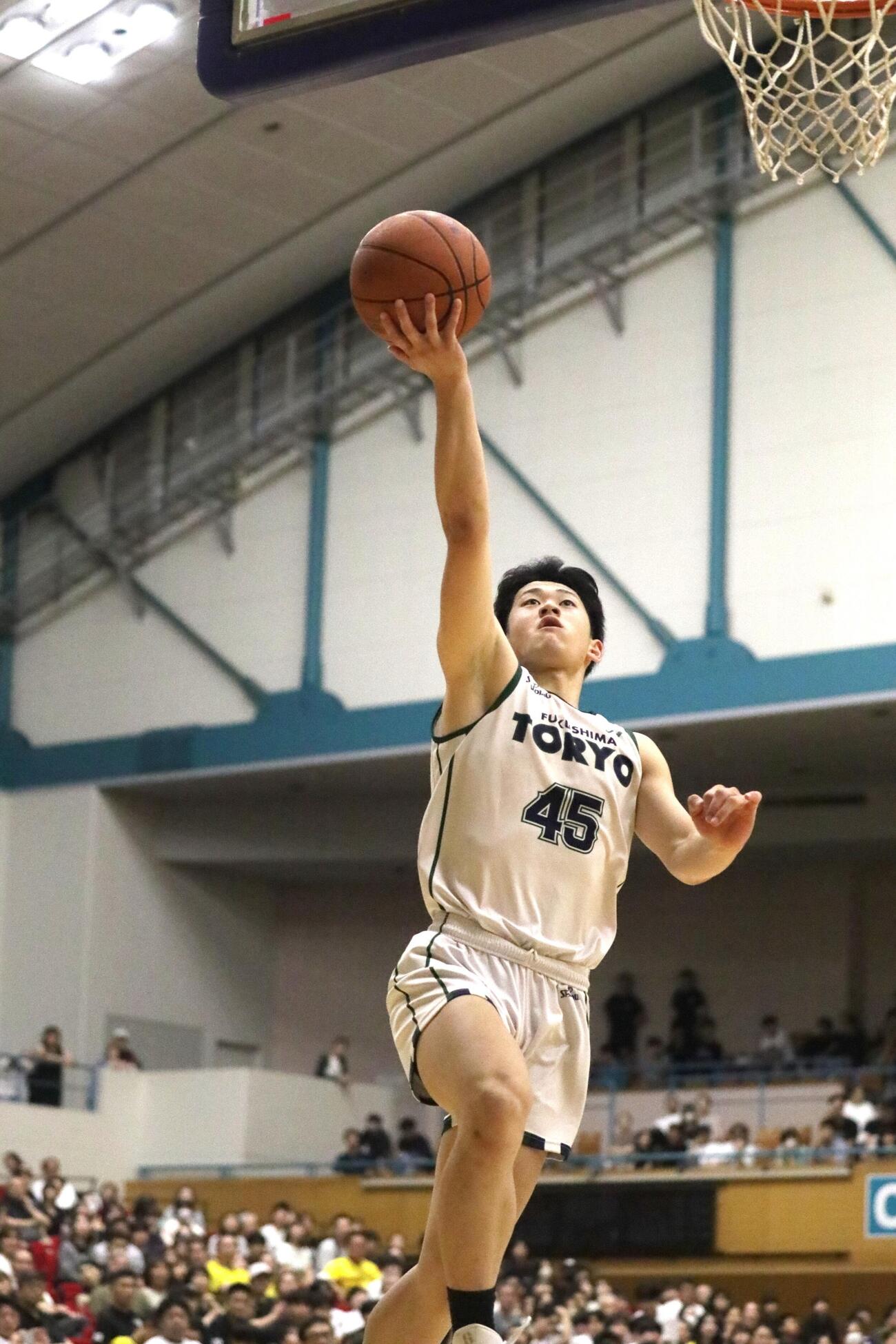 福島東稜対八戸学院光星　第4Q、シュートを放つ福島東稜・柚原崇人（撮影・高橋香奈）