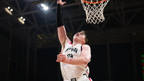 シュートを放つホーキンソン(C)FIBA