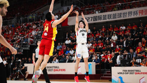 シュートを放つ馬場雄大(C)FIBA