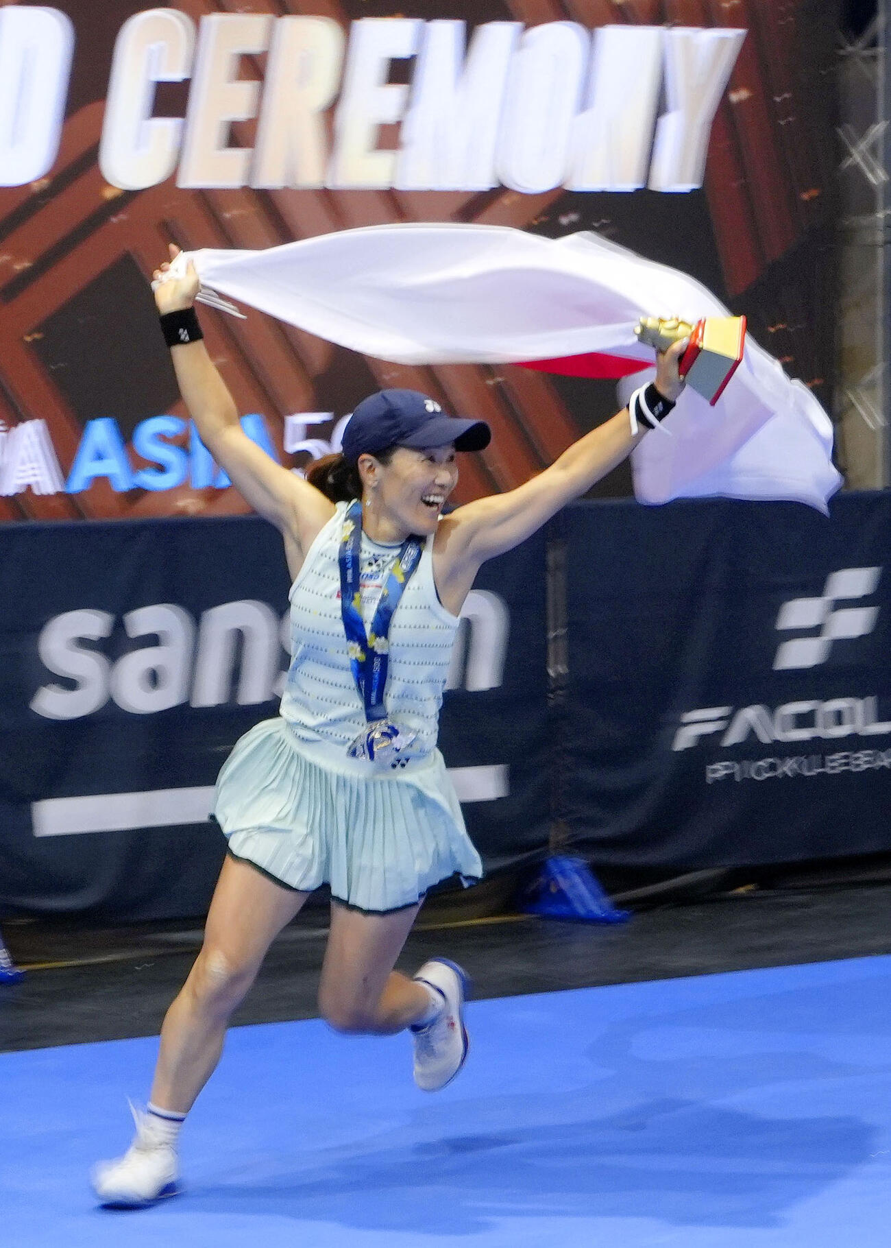 プロピックルボール女子シングルスを制し喜ぶ藤原里華＝アリーナ立川立飛(共同)
