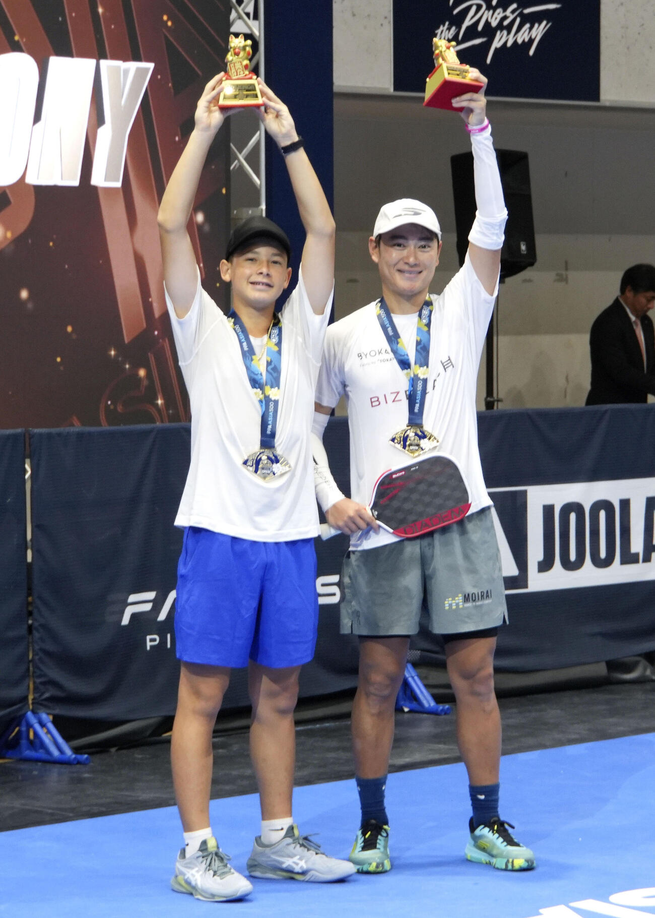 プロピックルボール男子ダブルスを制した船水雄太（右）、タマ・シマブクロ組＝アリーナ立川立飛(共同)