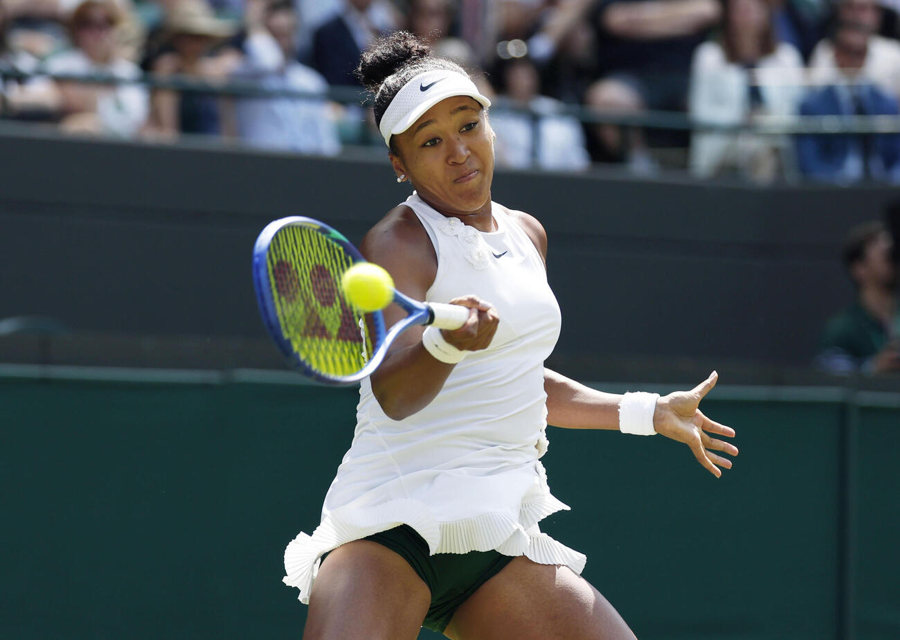 女子シングルス3回戦でプレーする大坂なおみ＝ウィンブルドン（共同）