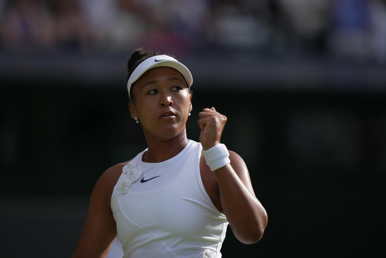 ウィンブルドン選手権4回戦　ポーズを取る大坂なおみ（AP）
