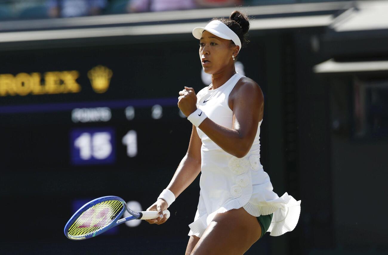 女子シングルス準々決勝でポイントを奪いガッツポーズする大坂なおみ（共同）