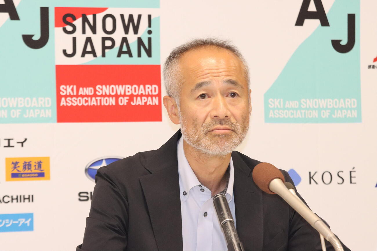 ノルディックスキー複合の30年五輪除外決定を受け、会見に臨む全日本スキー連盟河野孝典競技本部長