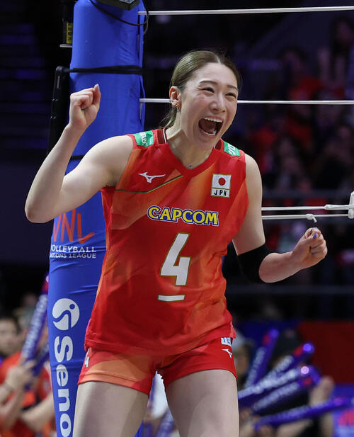 日本対トルコ　第3セット、スパイクを決め雄叫びを上げる石川真佑（撮影・白石智彦）