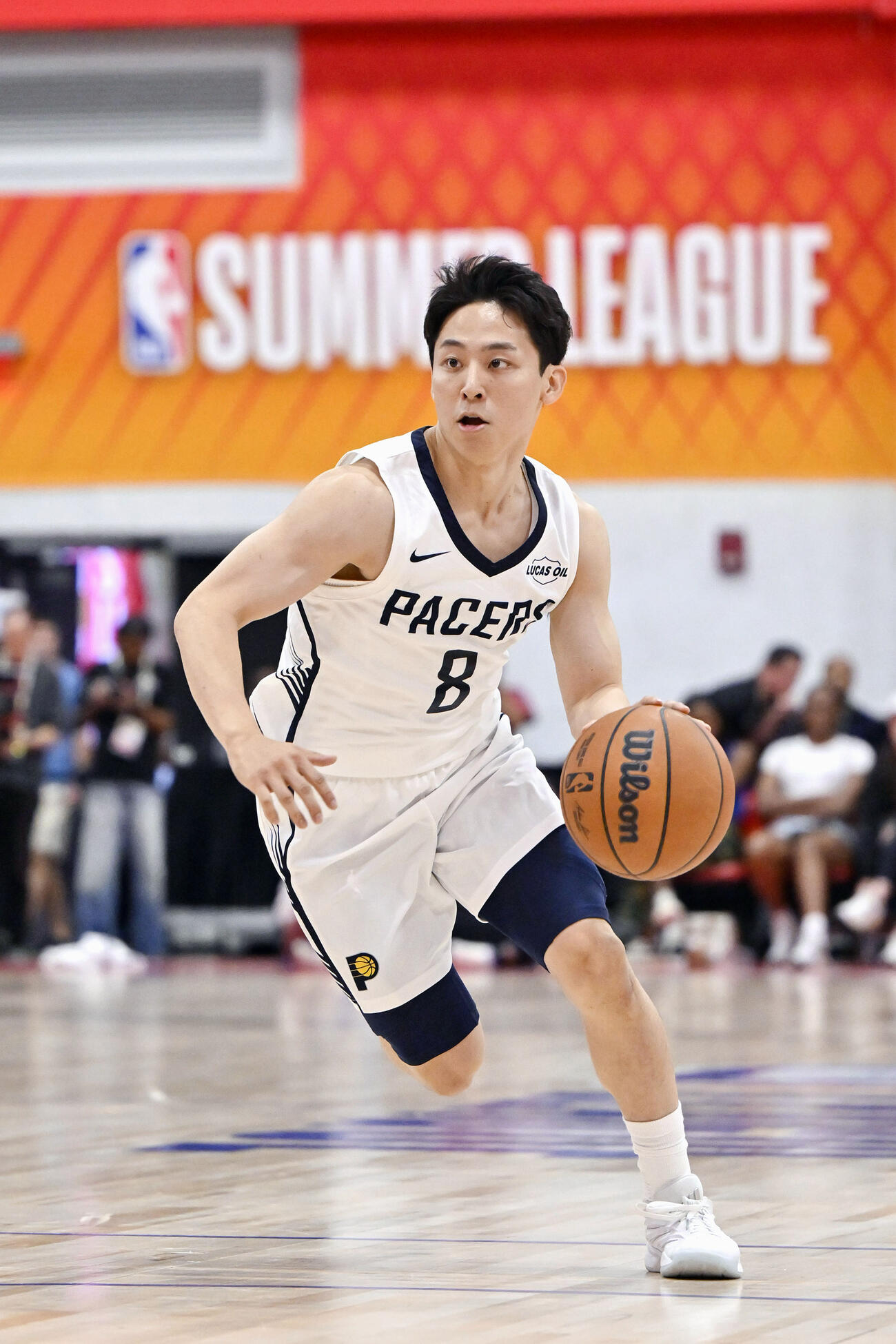 キャバリアーズ戦でドリブルで攻め込むペーサーズの河村（NBAE・ゲッティ＝共同）