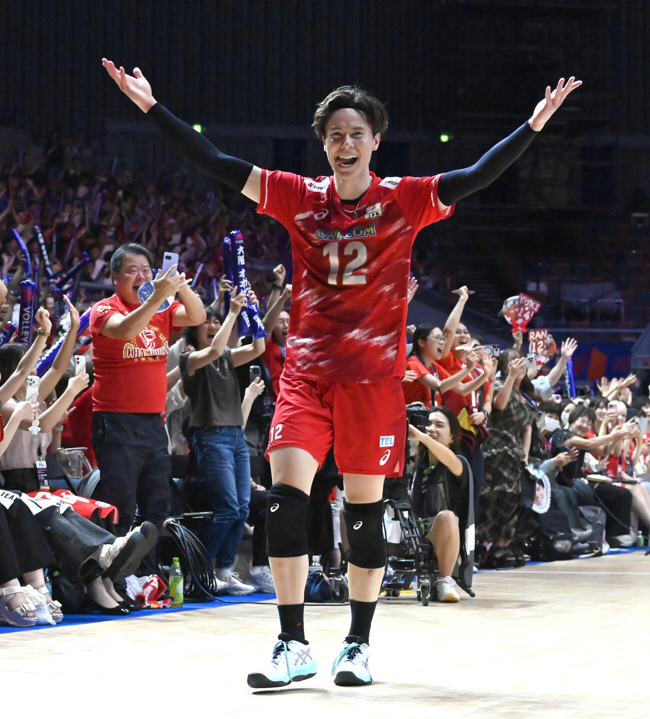 日本対イタリア　第5セット　イタリアに勝利し喜ぶ高橋藍（撮影・石井愛子）