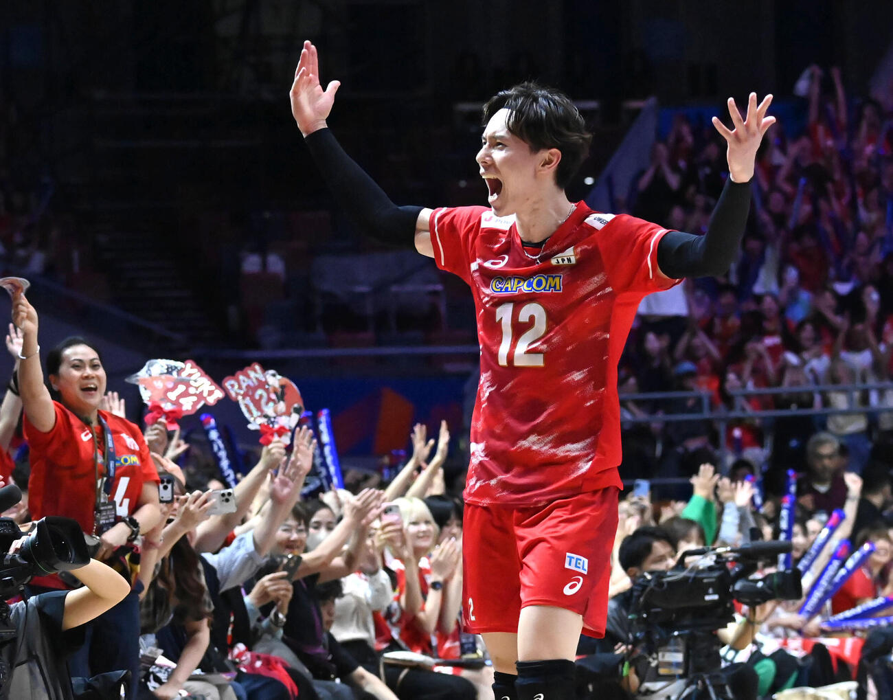 日本対イタリア　第5セット　イタリアに勝利し喜ぶ高橋藍（撮影・石井愛子）