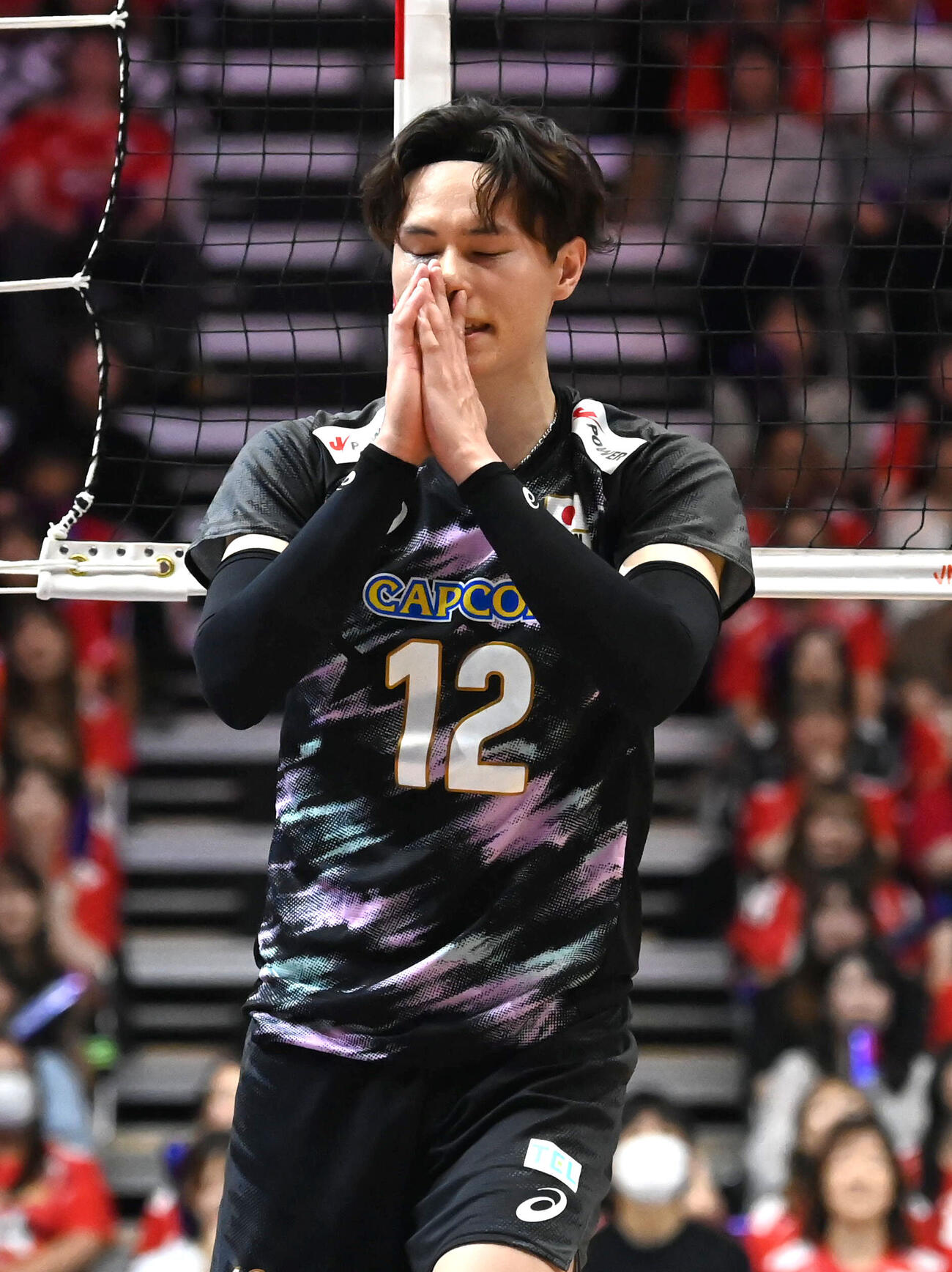 日本対カナダ　第2セット　ポイントをとられ悔しがる高橋藍（撮影・石井愛子）