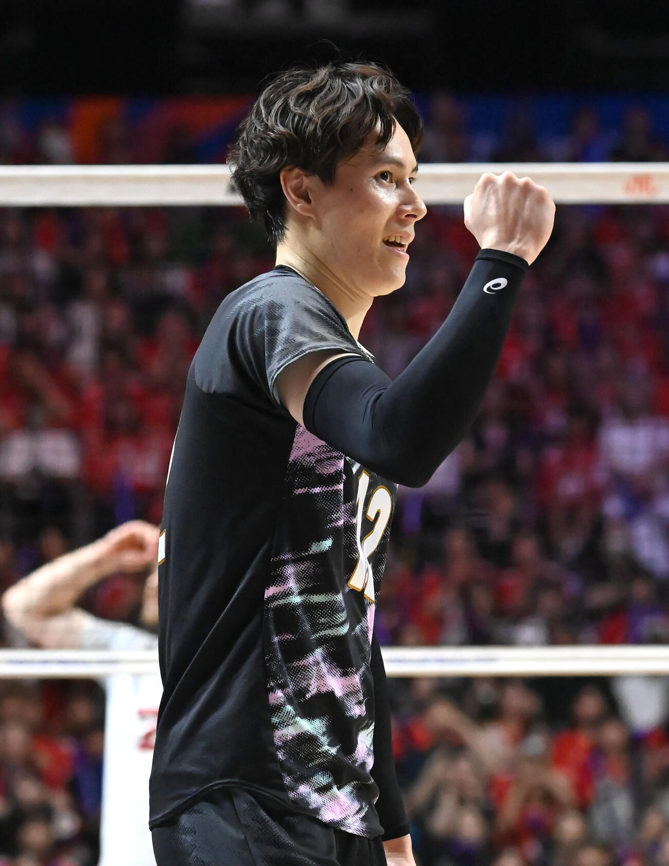 日本対カナダ　第2セット　ポイントをとりガッツポーズをする高橋藍（撮影・石井愛子）