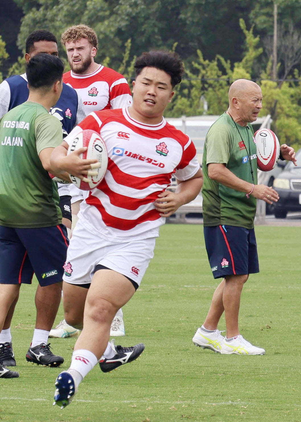 フランス戦に向けて練習するラグビー日本代表の江良（手前）ら（共同）