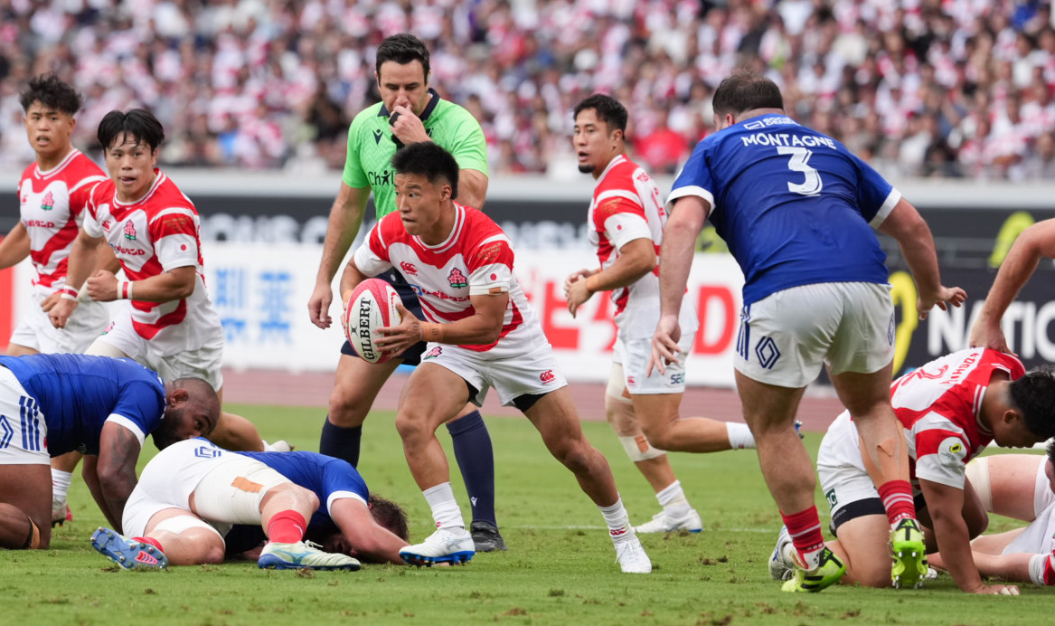 日本対フランス　前半、密集から抜け出すSH齋藤直人（撮影・小沢裕）