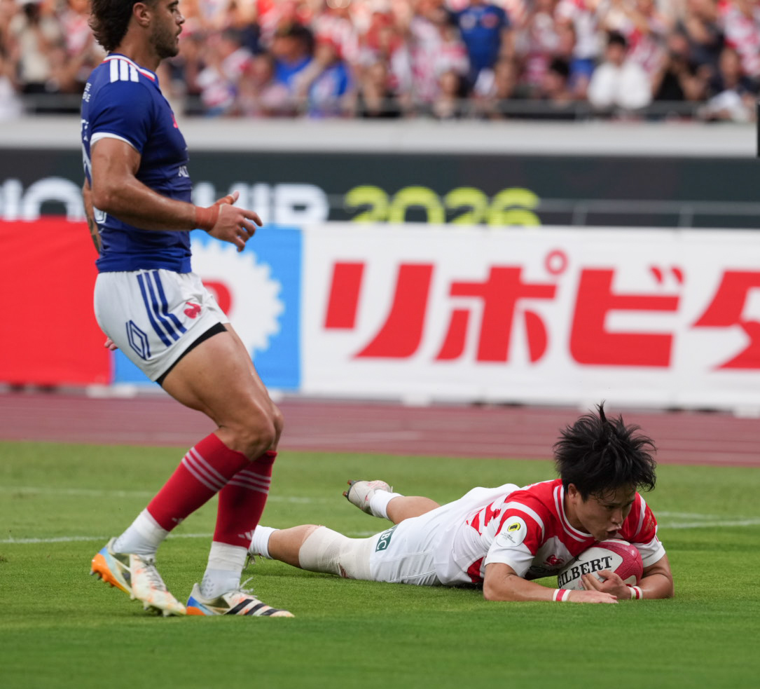 日本対フランス　前半、石田吉平はゴール左に逆転トライを奪う（撮影・小沢裕）