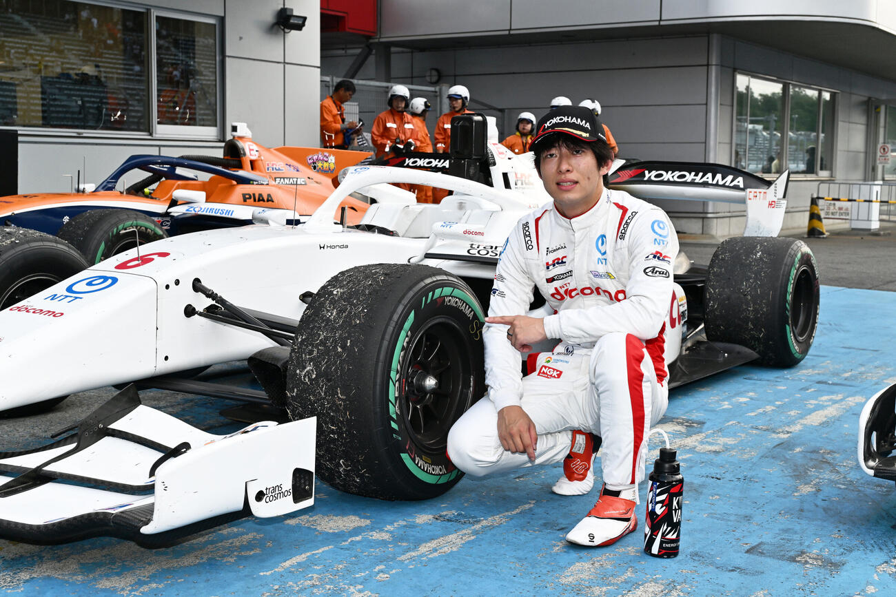 優勝したマシンと太田格之進（JRP提供）