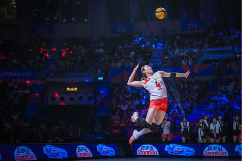 バレーボール・ネーションズリーグ(VNL)女子日本代表、準々決勝ブラジル戦(C)Volleyball World