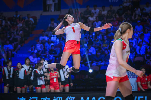 バレーボール・ネーションズリーグ(VNL)女子日本代表、準々決勝ブラジル戦(C)Volleyball World