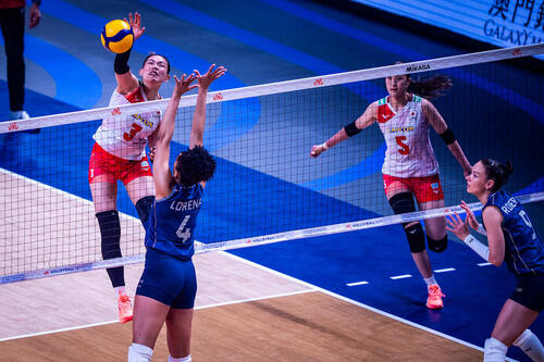 バレーボール・ネーションズリーグ(VNL)女子日本代表、準々決勝ブラジル戦(C)Volleyball World