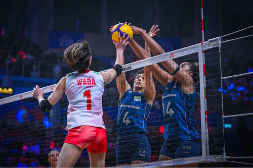 バレーボール・ネーションズリーグ(VNL)女子日本代表、準々決勝ブラジル戦(C)Volleyball World