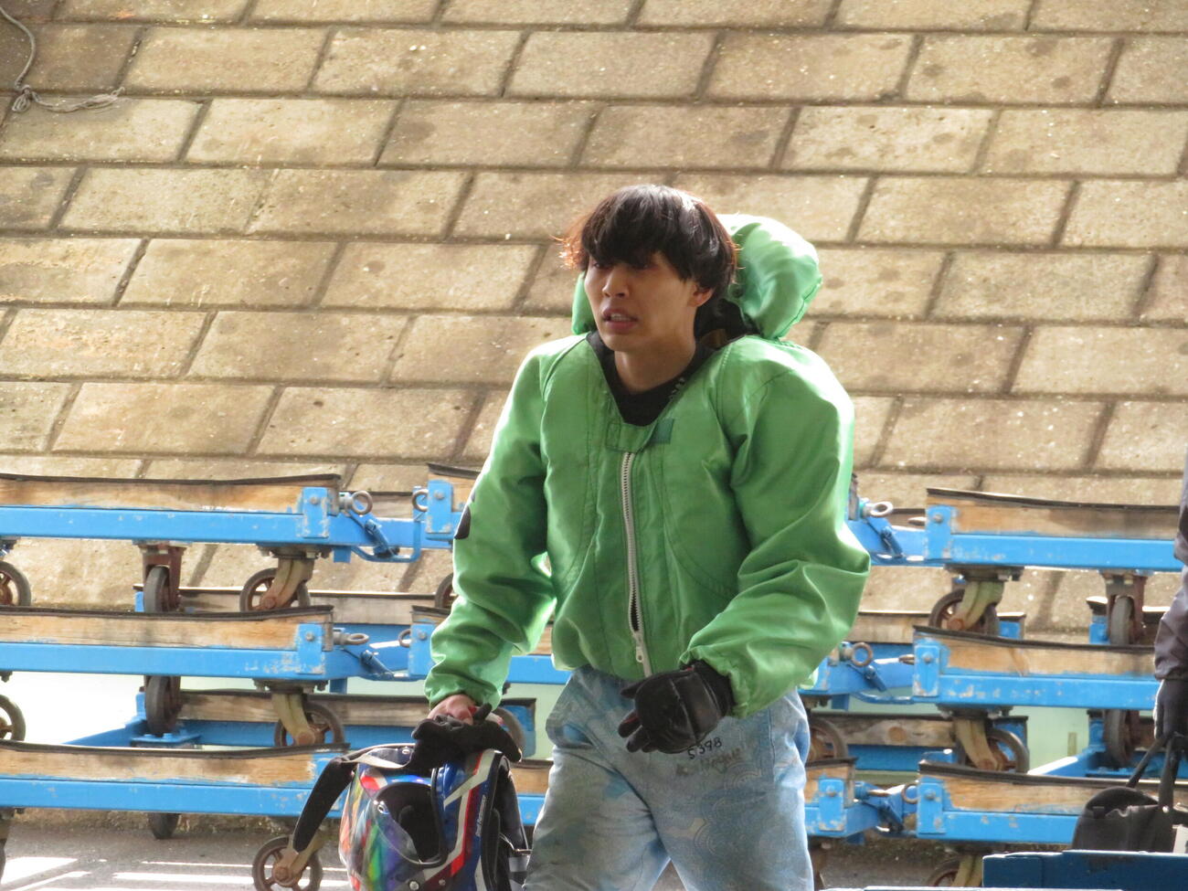 レースを終えて引き揚げる鐘ケ江真司