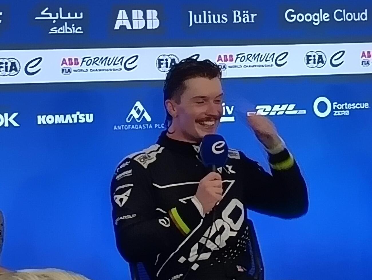 初のナイトレースで優勝したティクトゥム