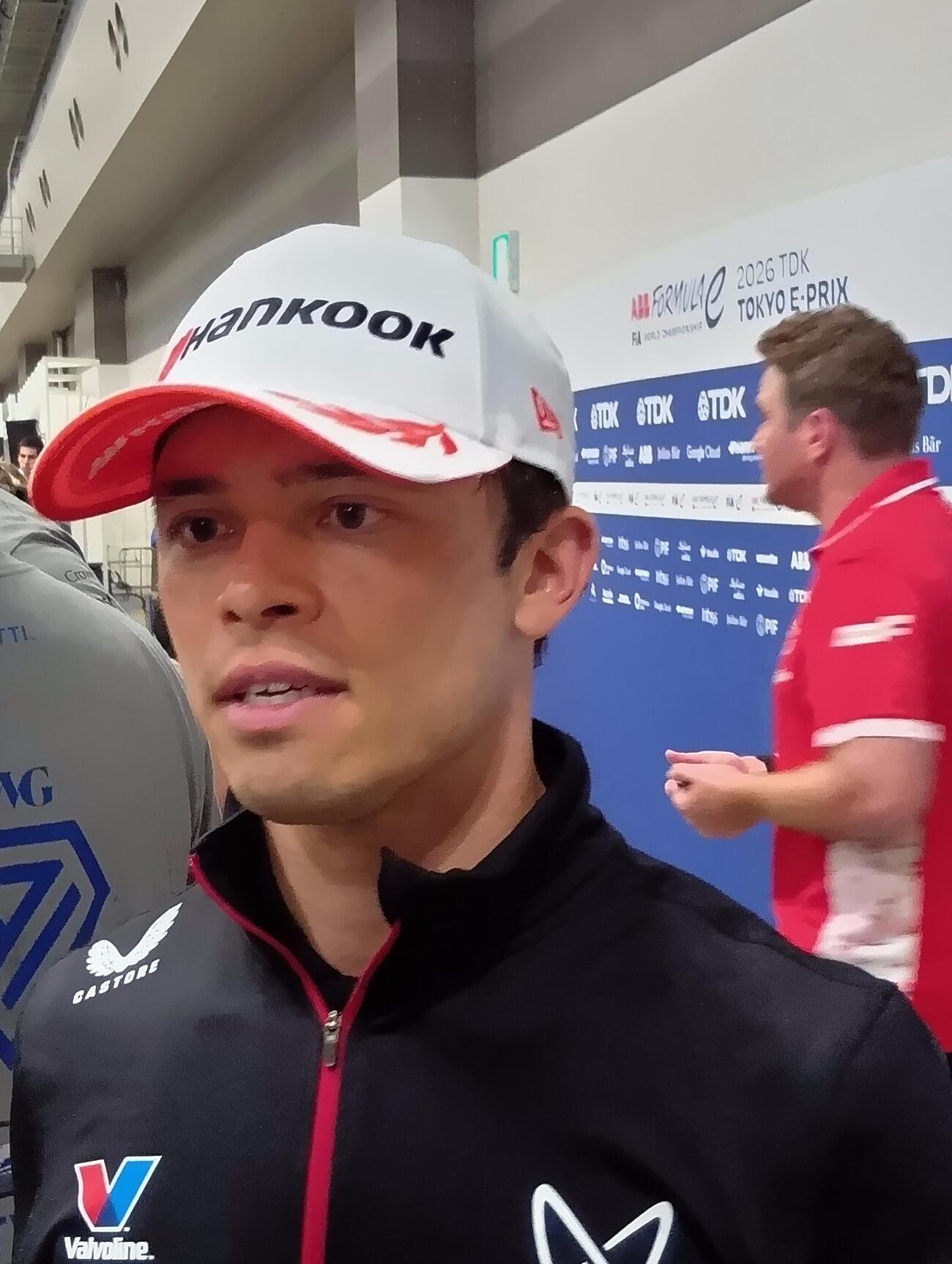 ナイトレースで優勝したデ・フリース