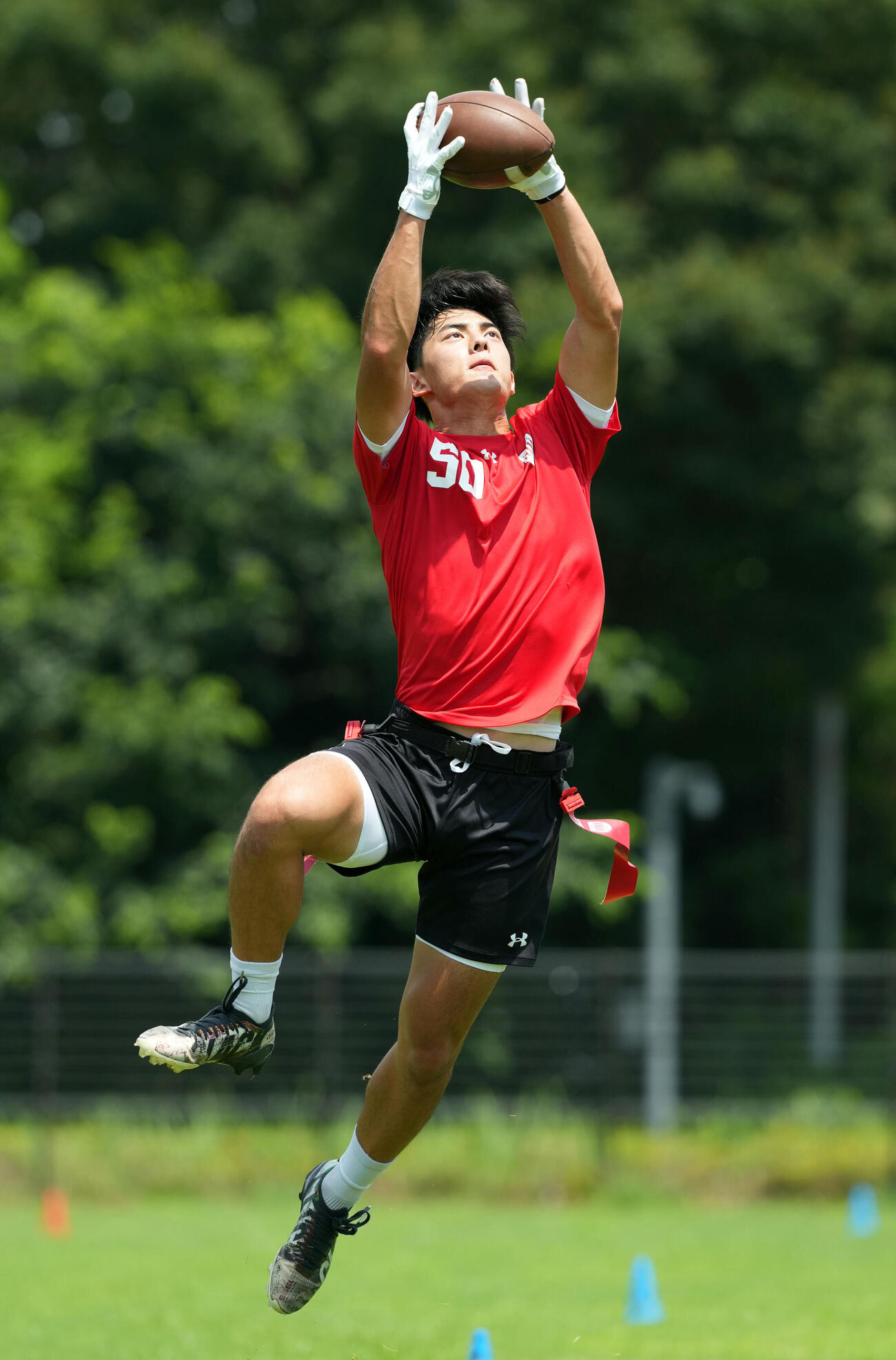 パスを受けるフラッグフットボール男子日本代表・川崎航（撮影・たえ見朱実）