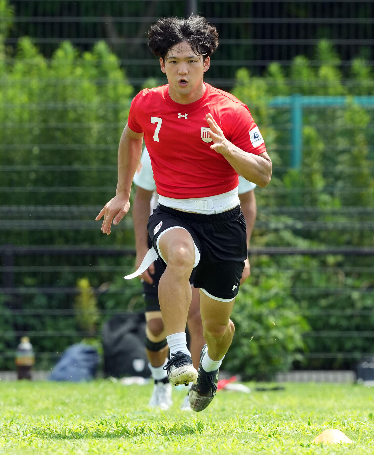 ダッシュを繰り返すフラッグフットボール男子日本代表・内田大喜（撮影・たえ見朱実）