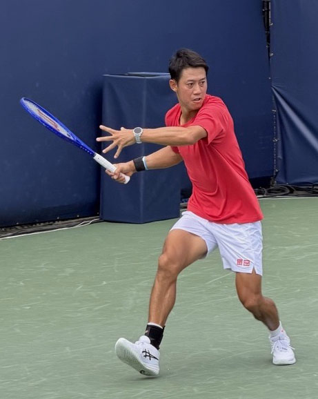 試合会場で練習する男子テニスの錦織圭＝26日、米ワシントン（共同）