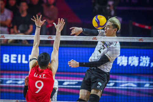 バレーボール・ネーションズリーグ(VNL)男子日本代表、準々決勝中国戦(C)Volleyball World