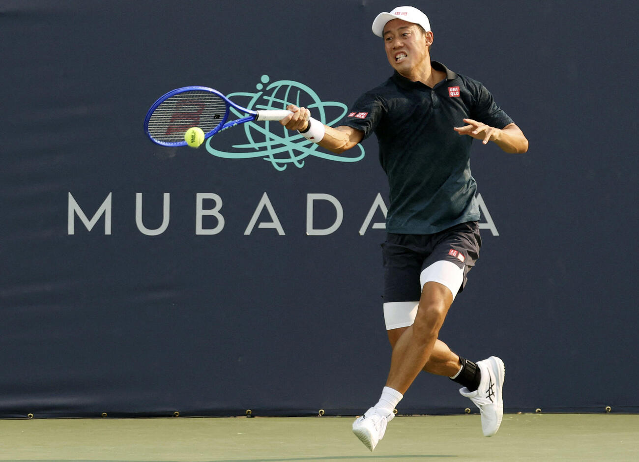 現役引退表明後初のツアー大会となるムバダラDCオープンの男子シングルス1回戦でプレーする錦織圭＝ワシントン（ロイター＝共同）