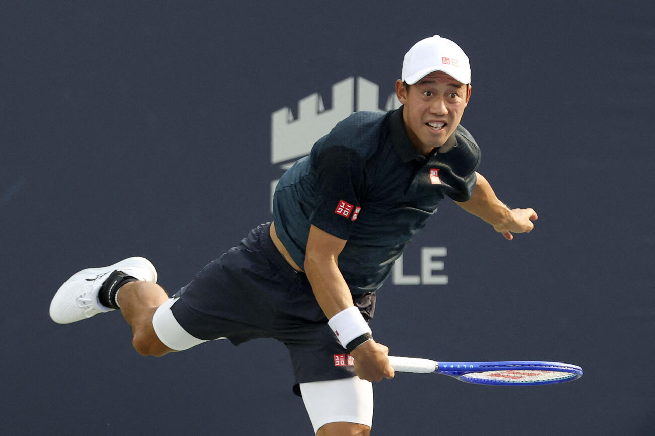 現役引退表明後初のツアー大会となるムバダラDCオープンの男子シングルス1回戦でプレーする錦織圭＝ワシントン（ロイター＝共同）