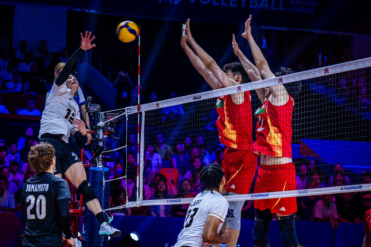 バレーボール・ネーションズリーグ（VNL）男子日本代表、準々決勝中国戦（C）Volleyball World