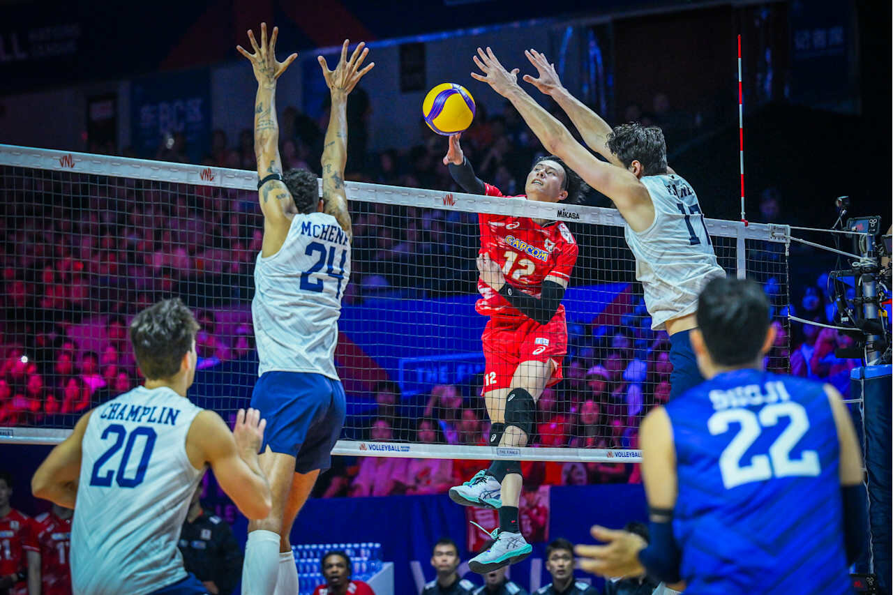 バレーボール・ネーションズリーグ（VNL）男子日本代表、準決勝米国戦（C）Volleyball World