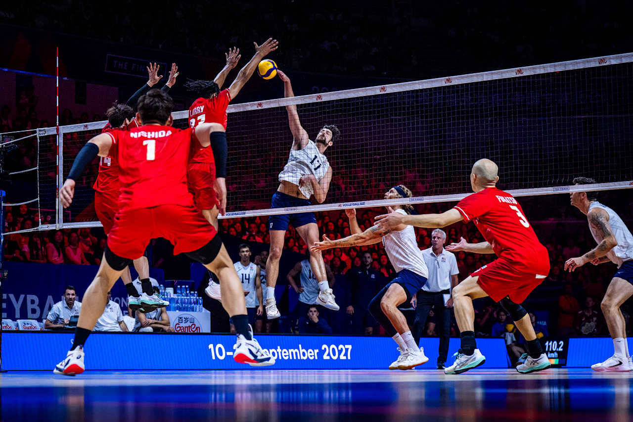 バレーボール・ネーションズリーグ（VNL）男子日本代表、準決勝米国戦（C）Volleyball World