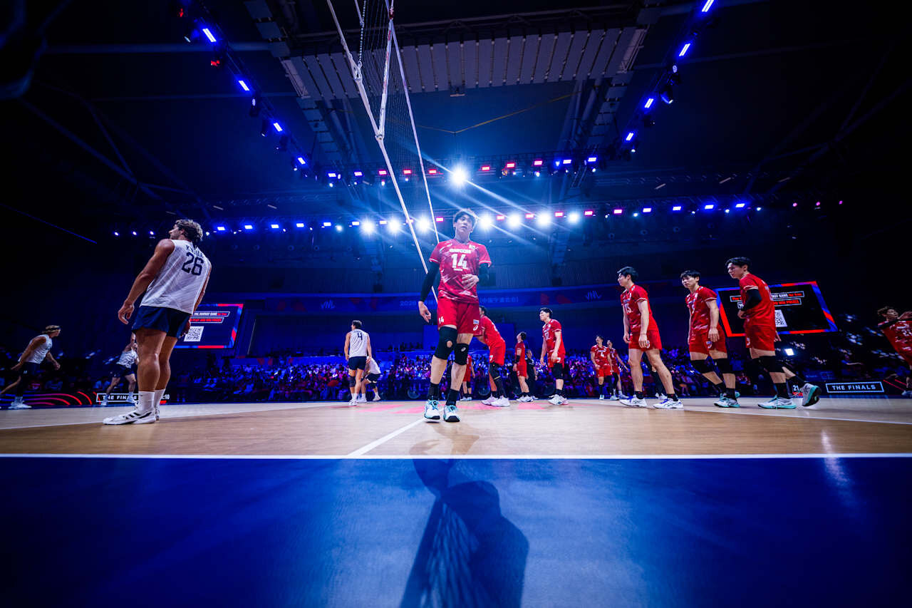 バレーボール・ネーションズリーグ（VNL）男子日本代表、準決勝米国戦（C）Volleyball World