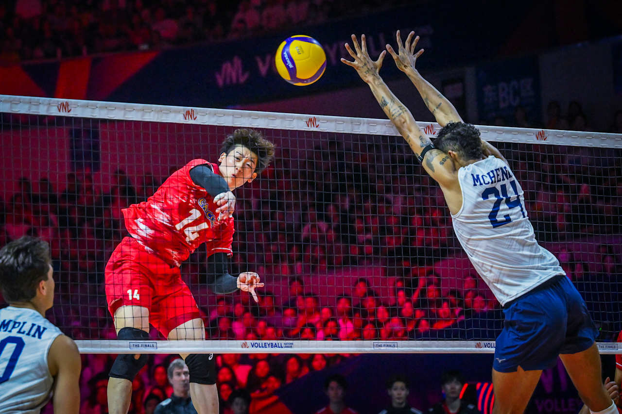 バレーボール・ネーションズリーグ（VNL）男子日本代表、準決勝米国戦（C）Volleyball World