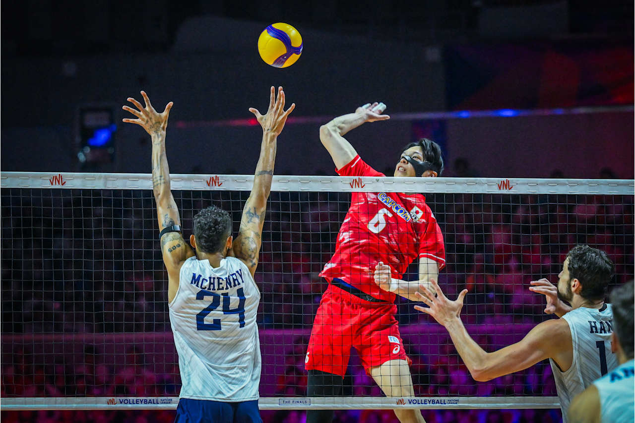 バレーボール・ネーションズリーグ（VNL）男子日本代表、準決勝米国戦（C）Volleyball World