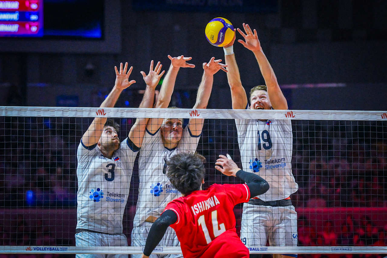 バレーボール・ネーションズリーグ（VNL）日本代表対スロベニア、男子３位決定戦（C）Volleyball World