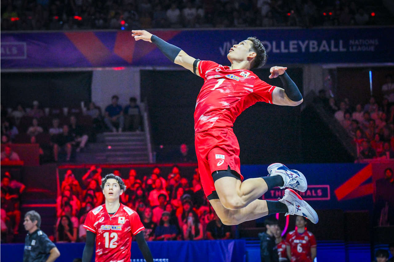 バレーボール・ネーションズリーグ（VNL）日本代表対スロベニア、男子３位決定戦（C）Volleyball World