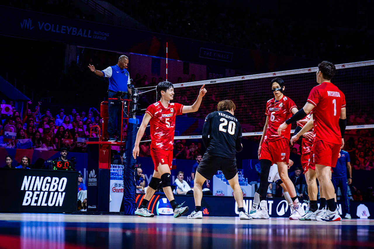 バレーボール・ネーションズリーグ（VNL）日本代表対スロベニア、男子３位決定戦（C）Volleyball World