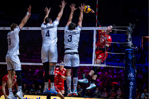 バレーボール・ネーションズリーグ（VNL）日本代表対スロベニア、男子３位決定戦（C）Volleyball World